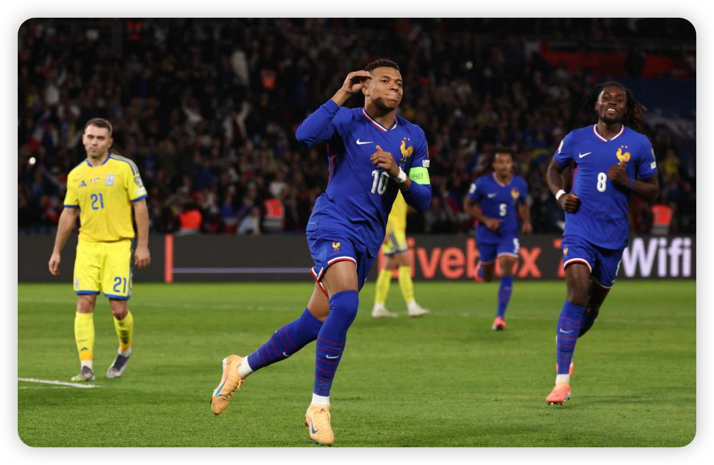 A Tense Stalemate in the Early Exchanges